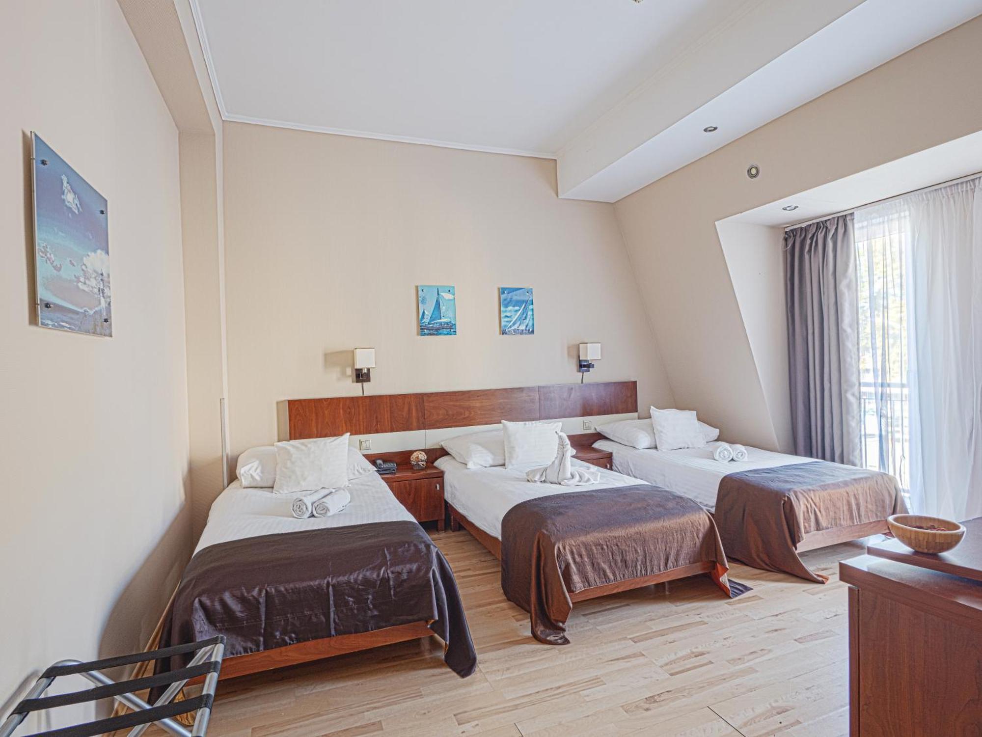 Holiday Beach Budapest Wellness Hotel With Sauna Park Exterior photo