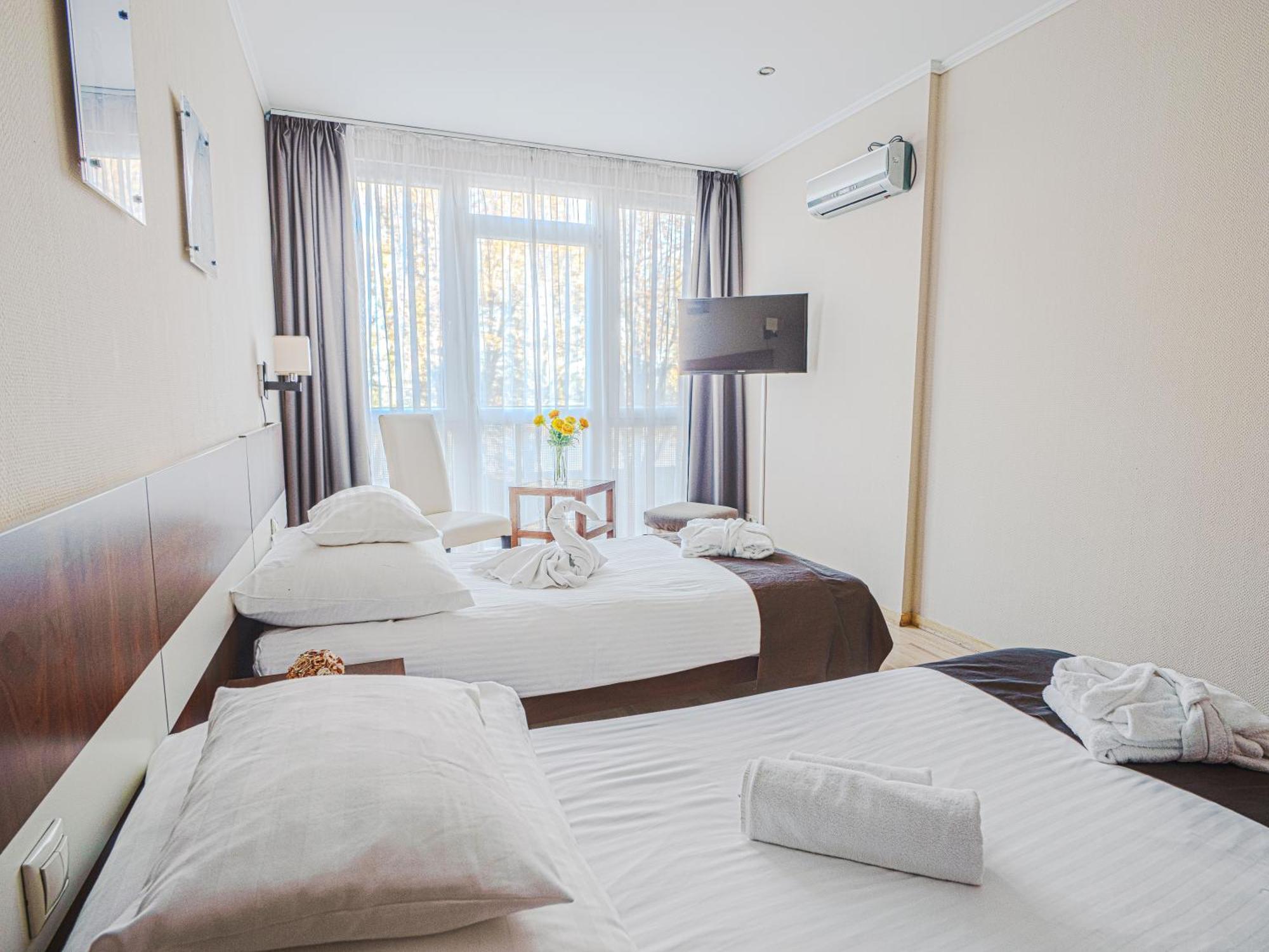 Holiday Beach Budapest Wellness Hotel With Sauna Park Exterior photo