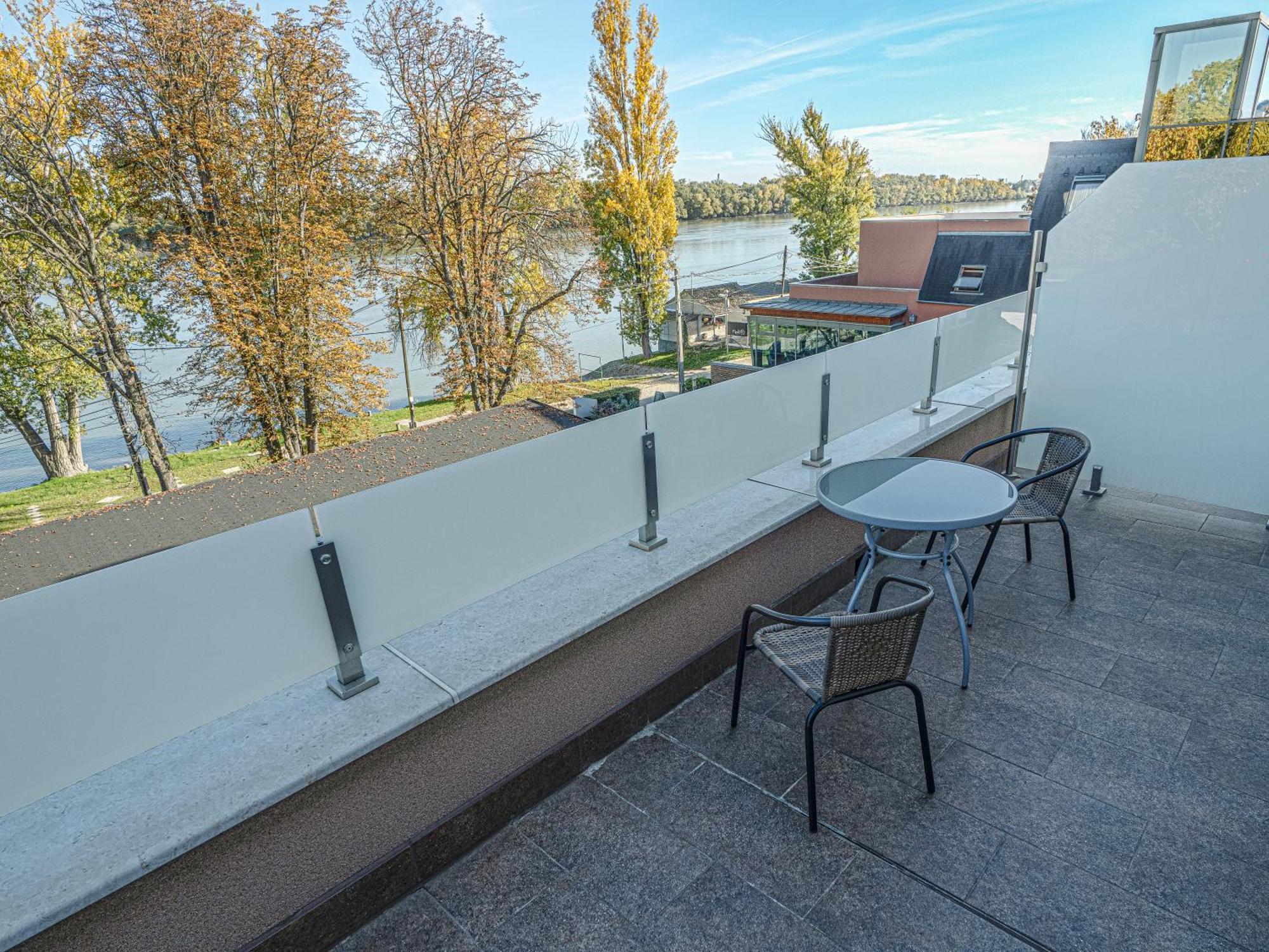 Holiday Beach Budapest Wellness Hotel With Sauna Park Exterior photo